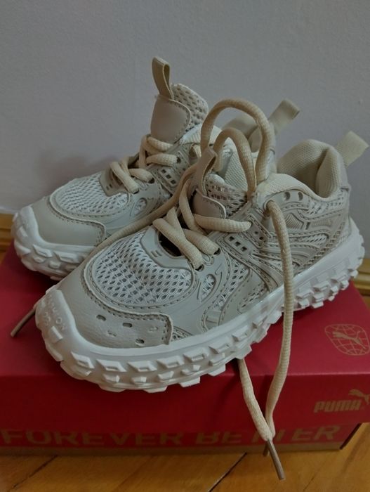 Încălțăminte sport impecabili mărime 28