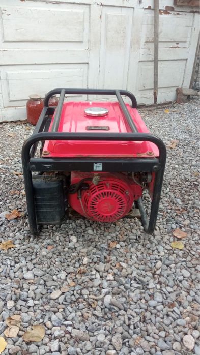 Бензиновый генератор
