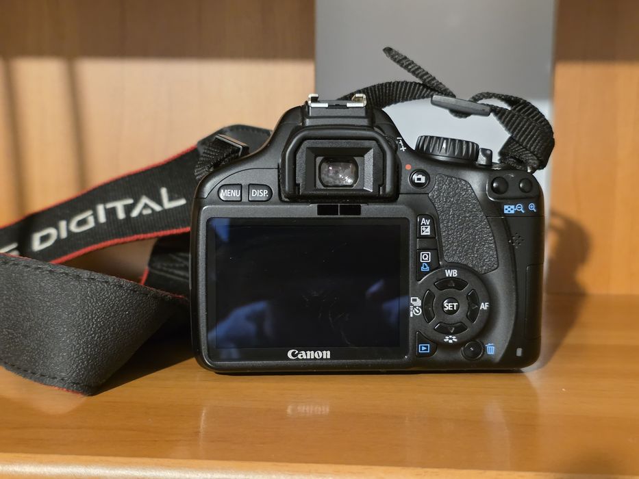 Canon 550D + obiectiv 18-55mm