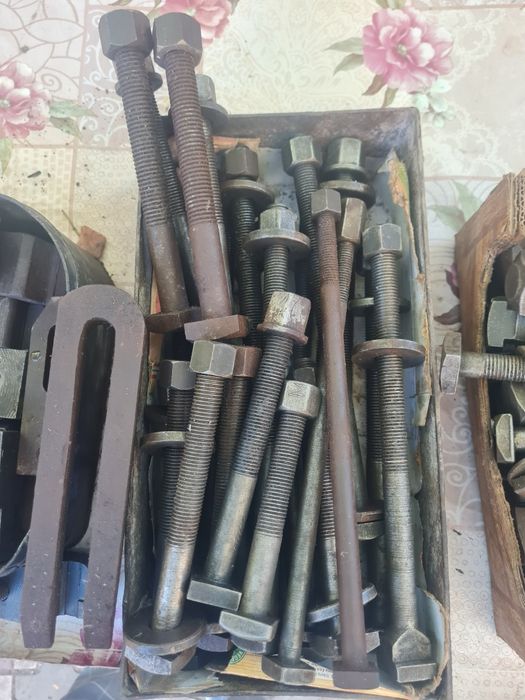 Șuruburi menghina bride