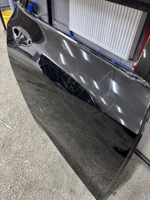 Onix o’ng orqa eshik rodnoy