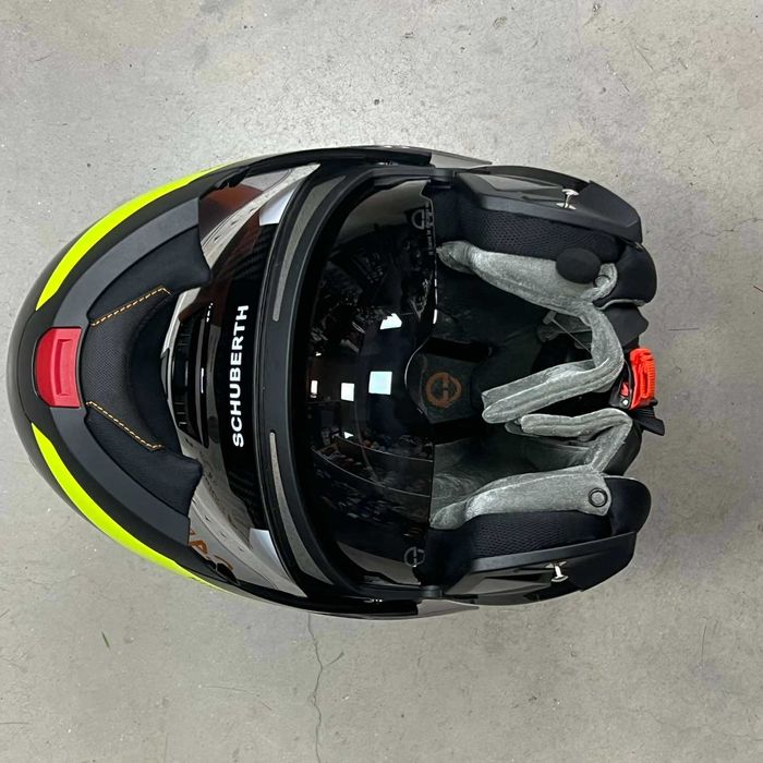 РАЗПРОДАЖБА Мото каска SCHUBERTH C4 PRO Carbon YELLOW - Код: 38031