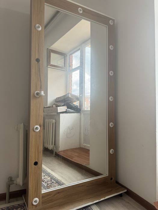 Продается зеркало с подсветкой