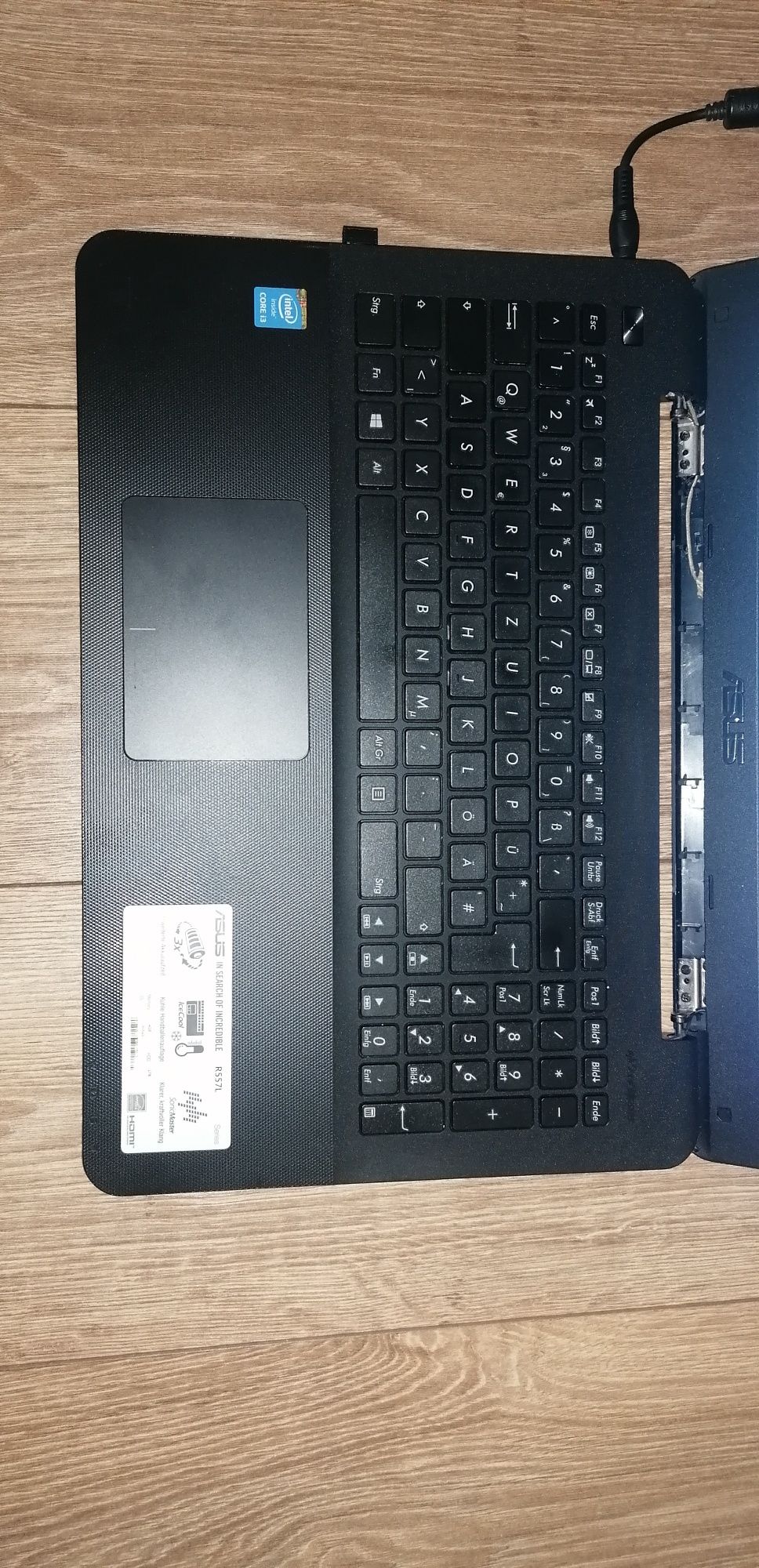 Laptop Asus R557L, Intel i3 4005u, hdd 750gb, 6gb ram