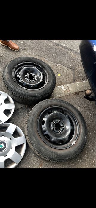 Vand cauciucuri 185/60/ R 14 cu tot cu geanta