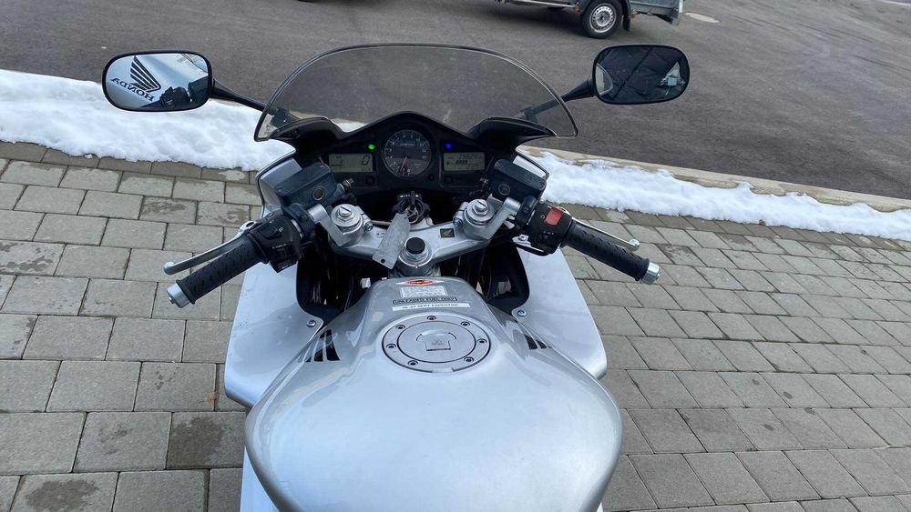 Продавам HONDA VFR v4 V-tec 800