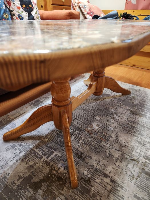 Дървена холна маса