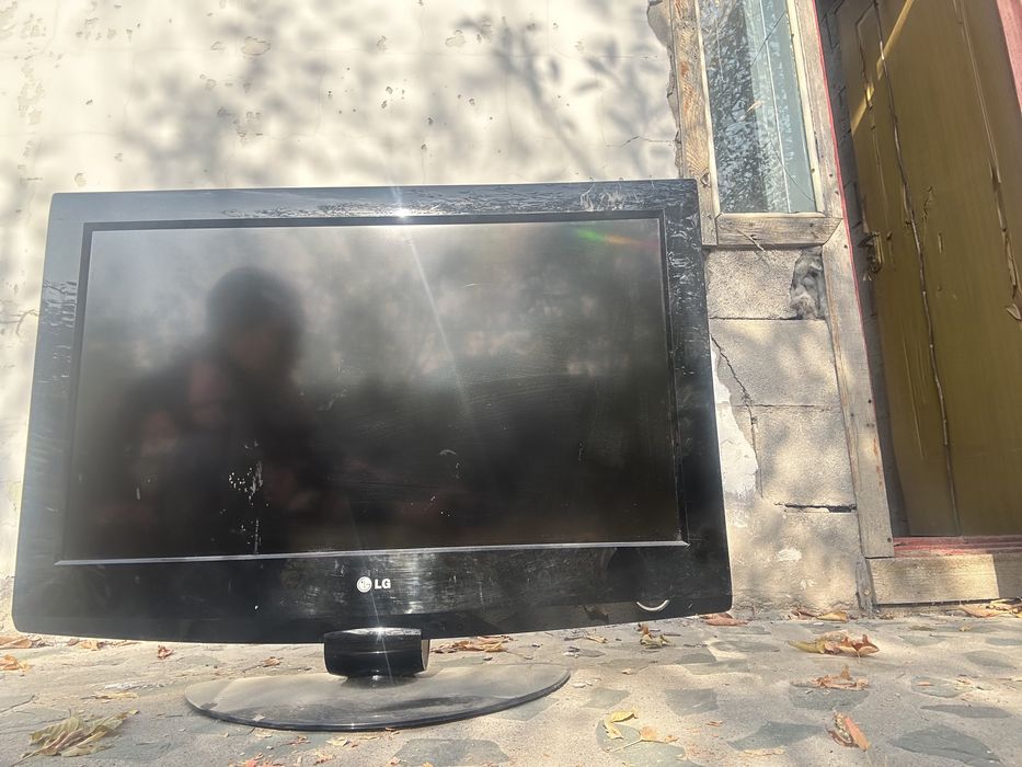 Телевизор плазма LG есть приставка к ней и пулт с антенай