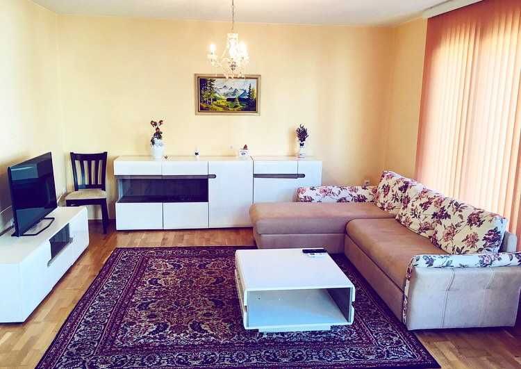 Дава се под наем Многостаен апартамент в Бургас, Център - 140 кв.м за 408 € - Снимка #1