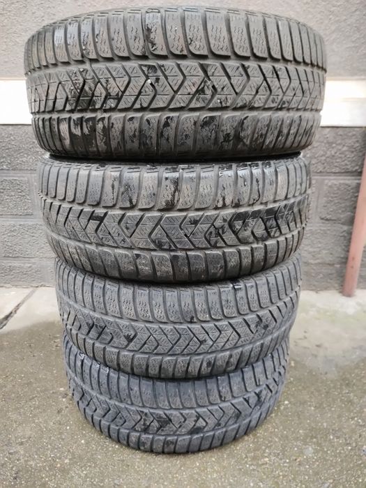 Vând Set Cauciucuri 225/50/17 Pirelli Import recent Germania
