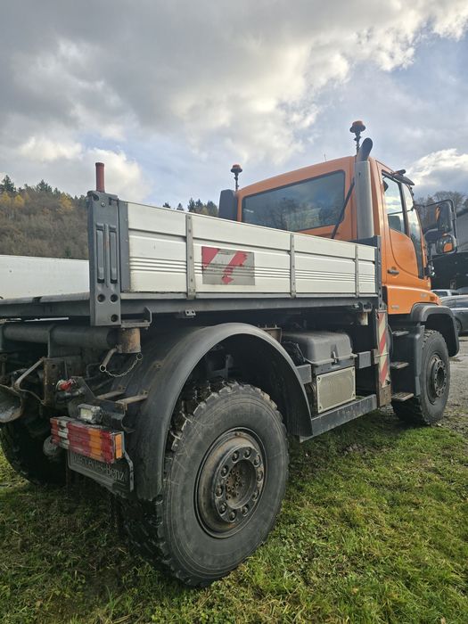 Unimog U500 echipat pentru deszăpezire