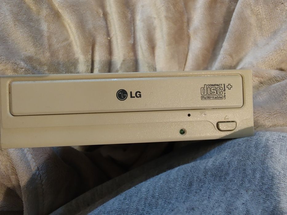 CD-R/RW și DVD-ROM Drive