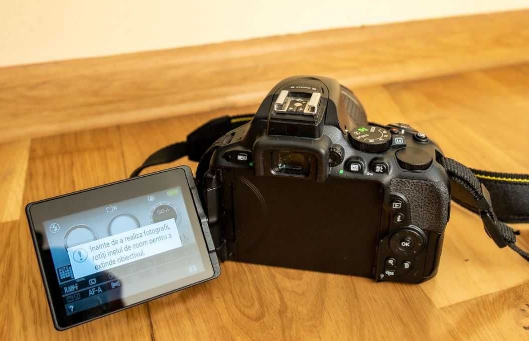 Nikon D5500 kit + obiectiv 18-55mm - 2500 de cadre - Aparat foto DSLR