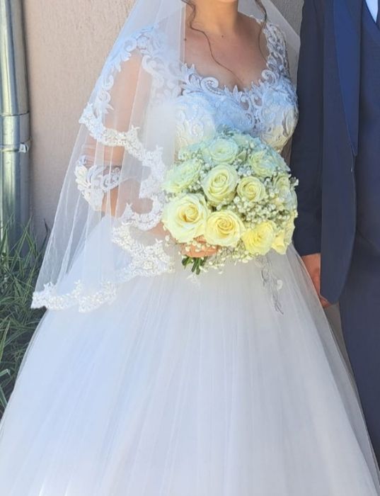 Rochie mireasă +voal+crinoline