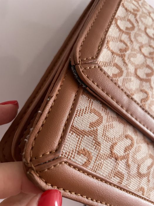 Дамска чанта Axel кафява Guess Armani