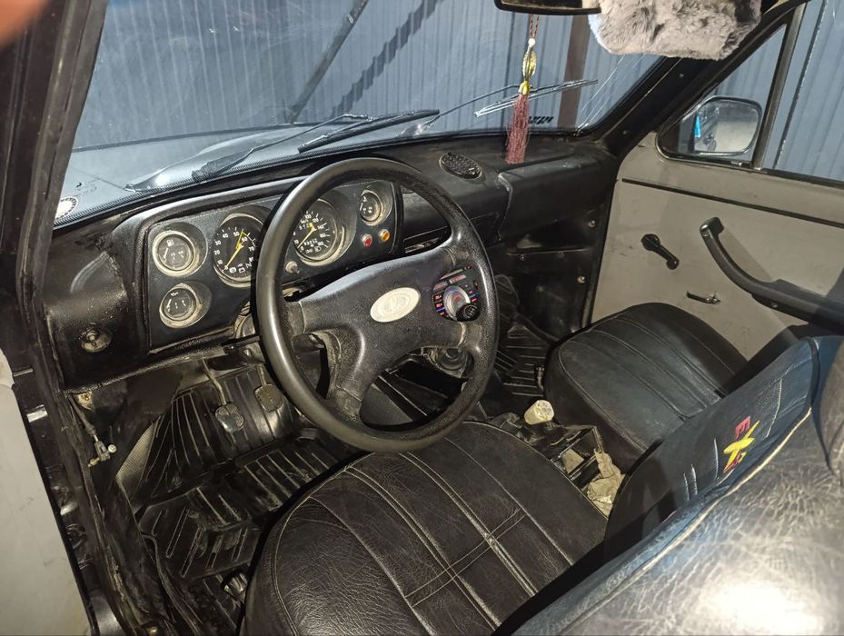 Yurib turgan avtomobil 4x4