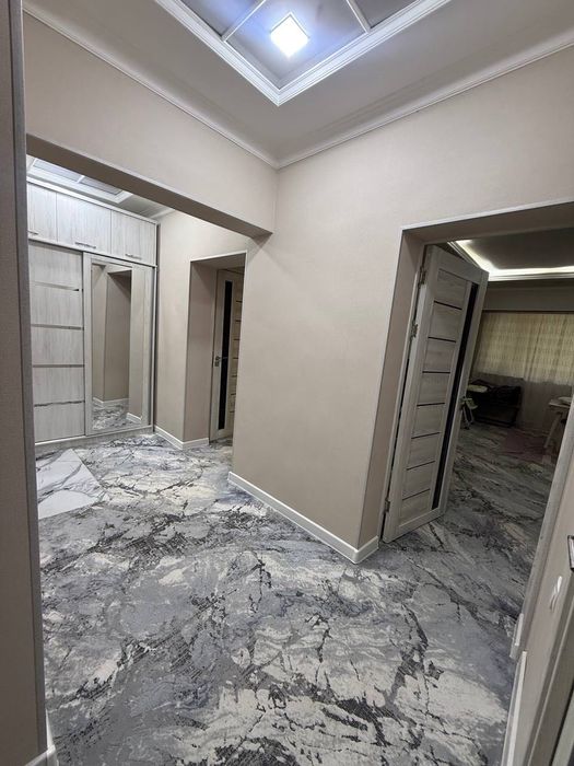 Chilonzor 20kv   1-dom
1-etaj 3 xonali 9 etajlik dom