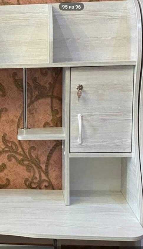 Письменный и книжный стол