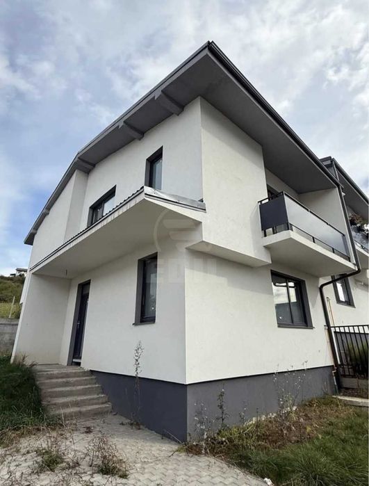 Duplex cu 5 camere, in aproprierea centrului comercial VIVO !