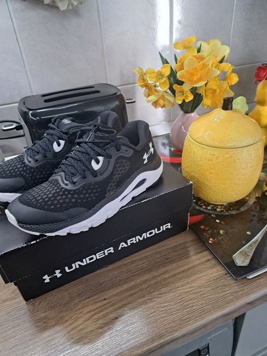 Adidasi Under Armour Hovr mas 37,5