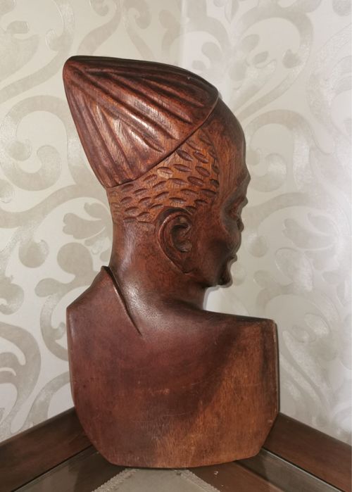 Бюст африканска ръчно резбована статуетка на мъжка глава от абанос !