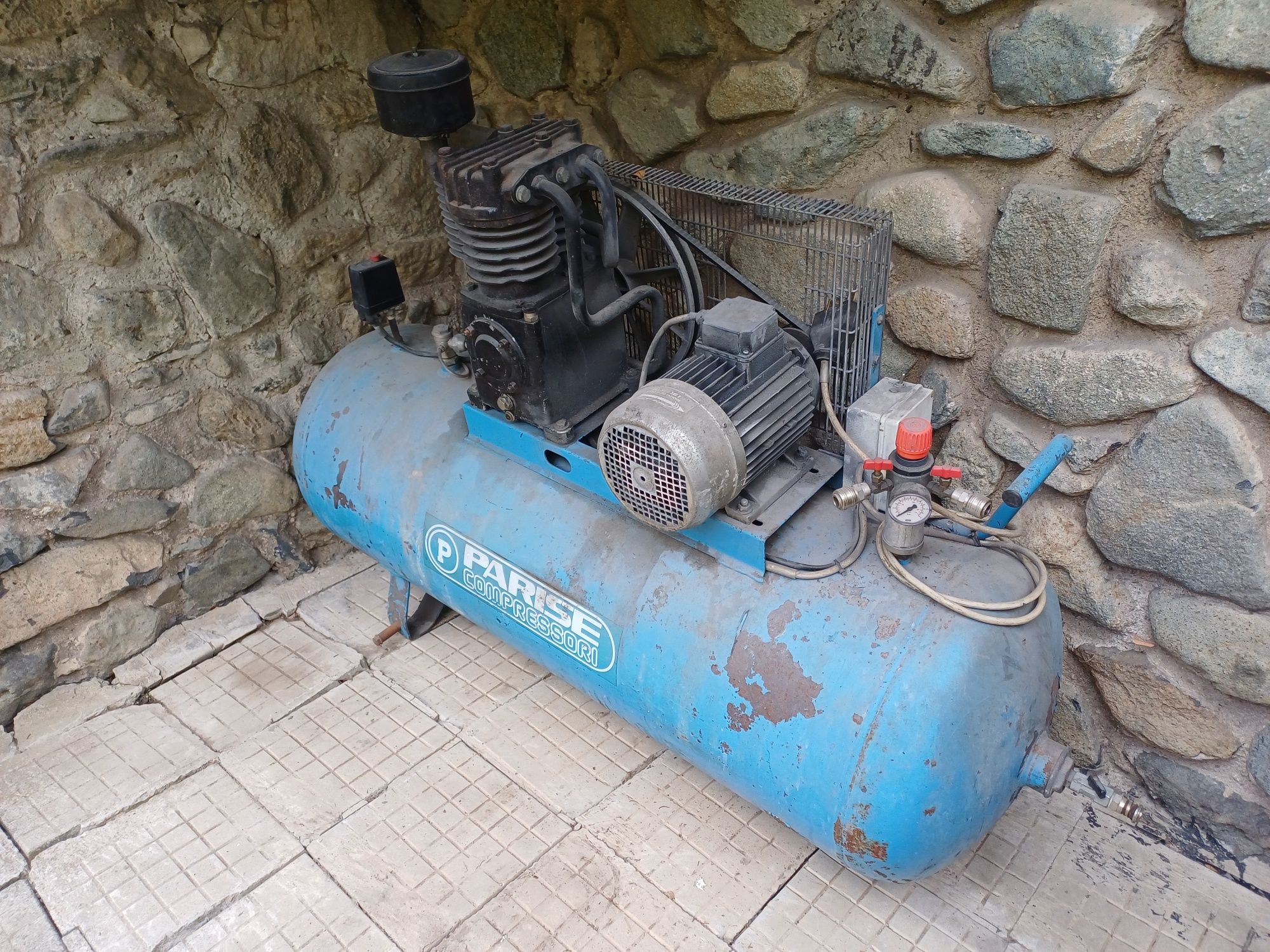 Трифазен компресор за въздух PARISE COMPRESSORI - 300л+