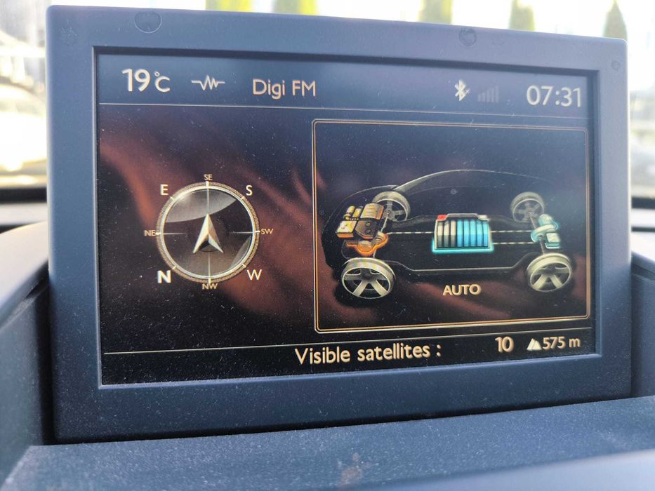 VÂND: PEUGEOT 3008 hybrid,
MOTOR 2000 cc ;Putere 200 CP
Fara accidente