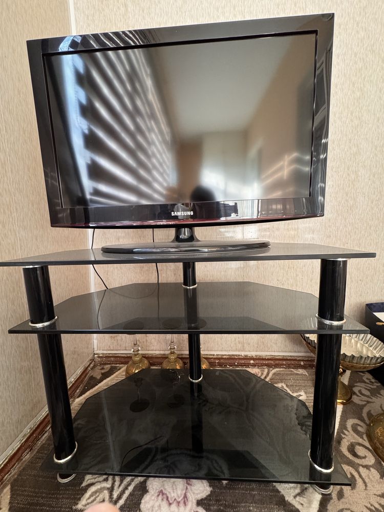 Продам телевизор с подставкой