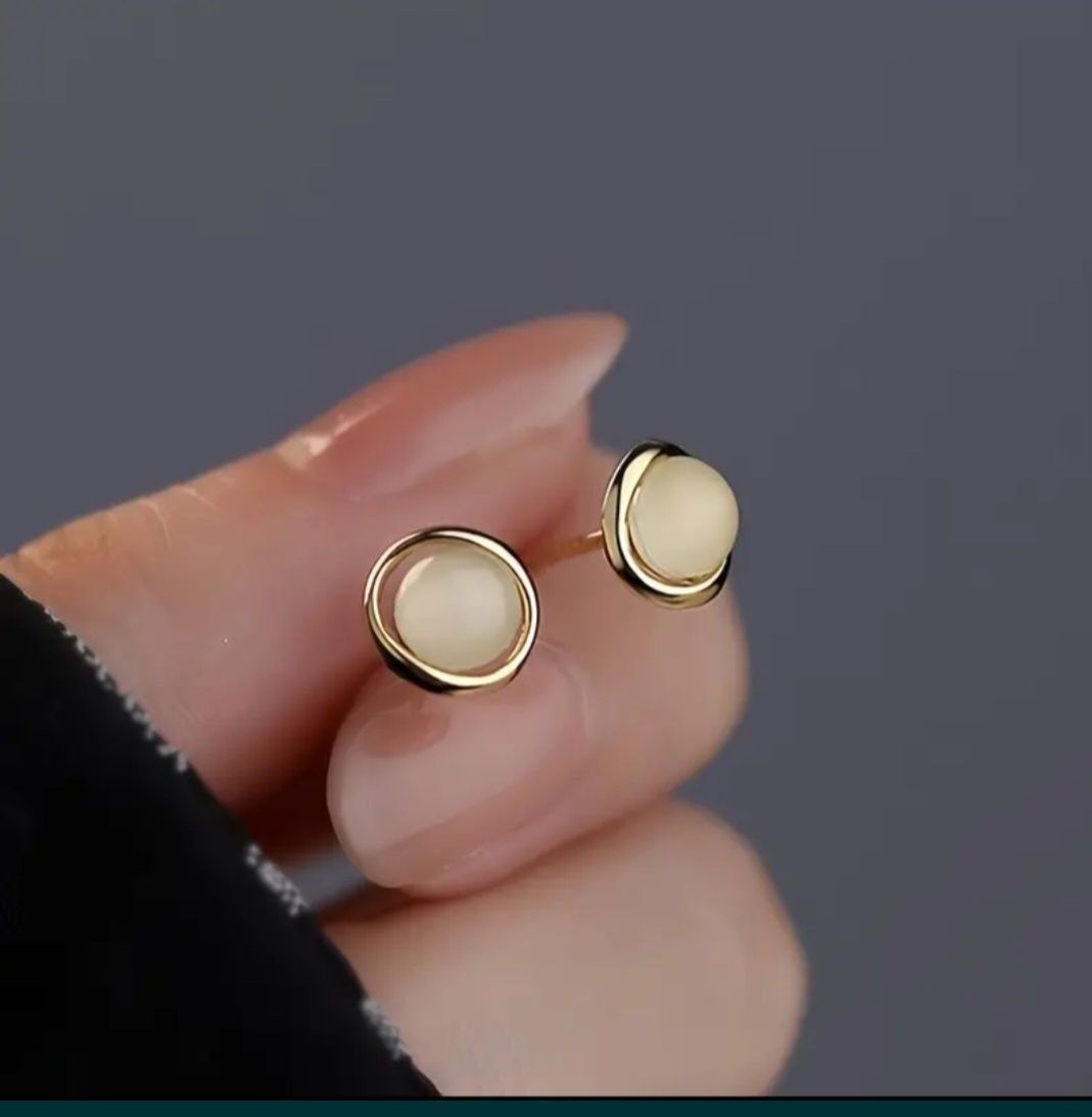 Элегантные серьги гвоздики,40 тысяч за 2 серьги