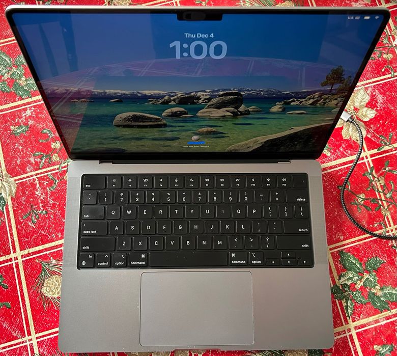 MacBook Pro 2021, M1 Chip, 1 TB SSD Memory, 16 GB RAM