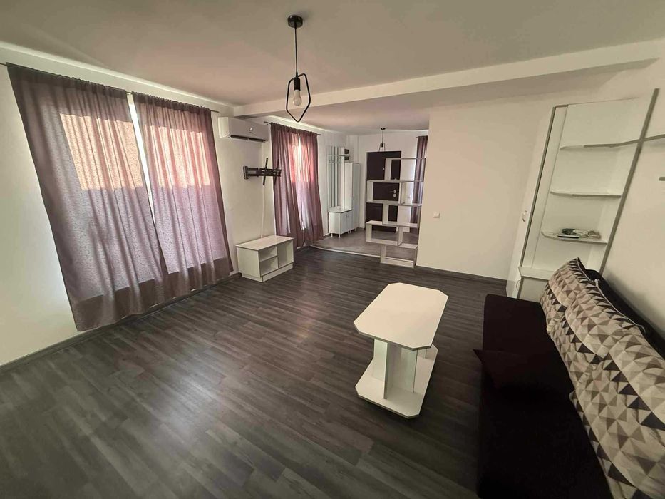 Particular inchiriez garsoniera - metrou Aparatorii Patriei + curte