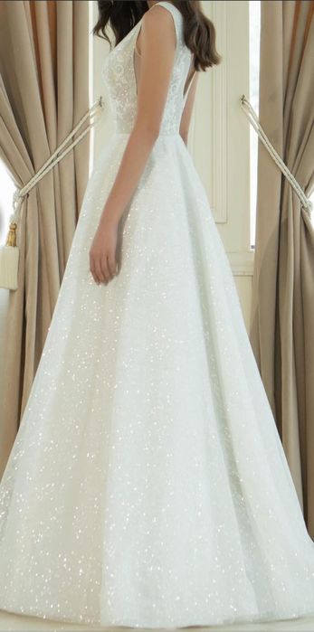 Vând rochie de mireasă, mărimea M ( 38-40), realizată din dantela