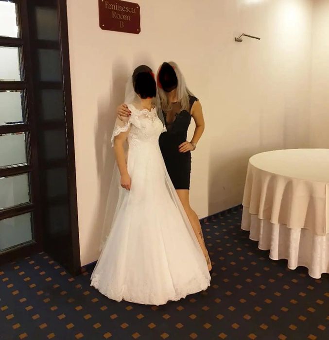 Rochie de mireasa semi-sirena