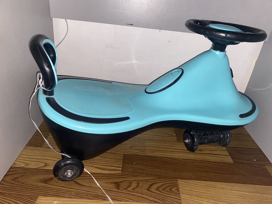 Машинка толокар  продам срочно