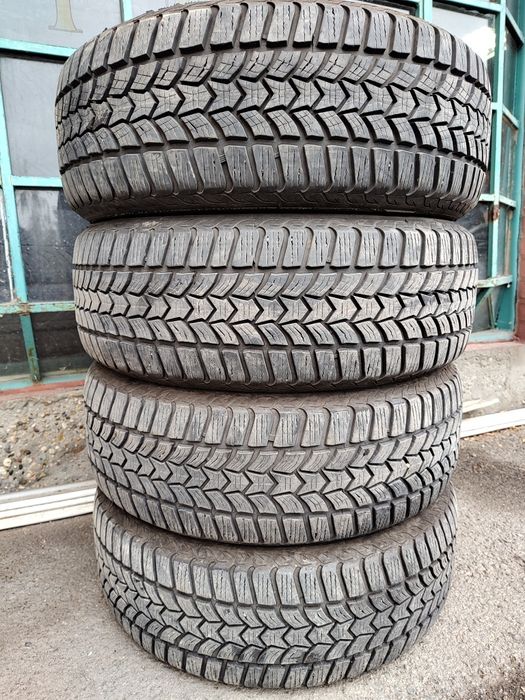 Продавам 4бр. Зимни гуми 215/65/16  Debica