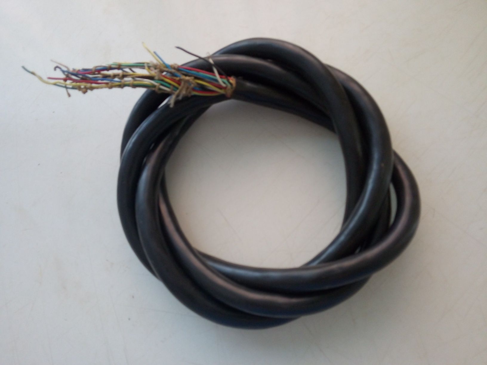 Стар контакт и многожичен кабел