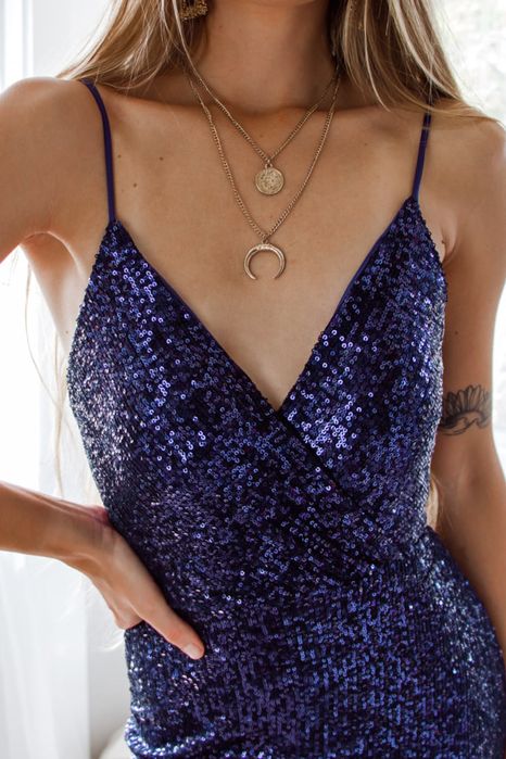 Официална дълга тъмно синя рокля с пайети