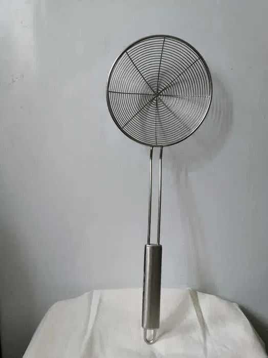 ОТДАМ ДАРОМ шумовку. Большую, 4х14см, из стали, ЕС, БУ