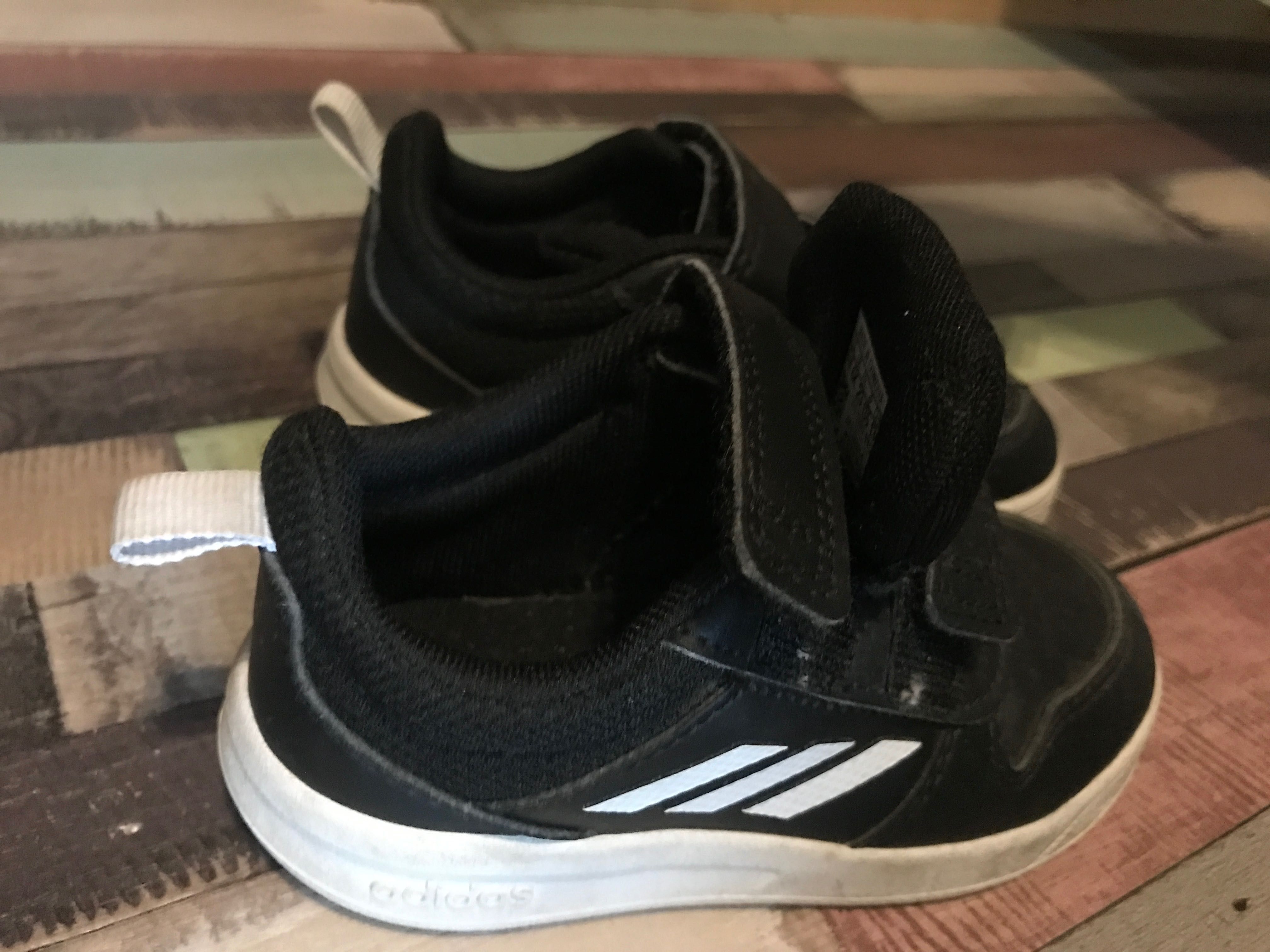 Обувки.Adidas за момче или момиче/ за мама и дете