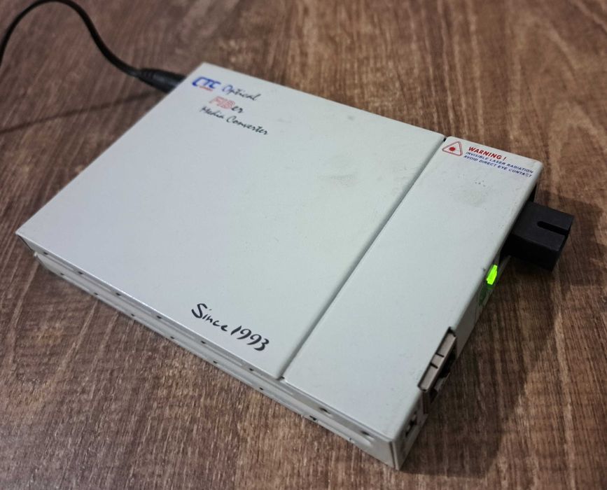 Lot 4 echipamente de retea (Netgear, AirLive, CTC Optical FIBer Media)