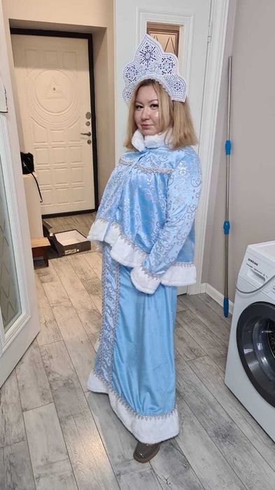 Продам Костюм снегурочка размер 48