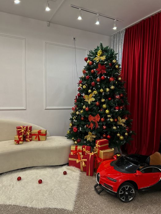 Продам ёлку 3м новый . Ширина 90см