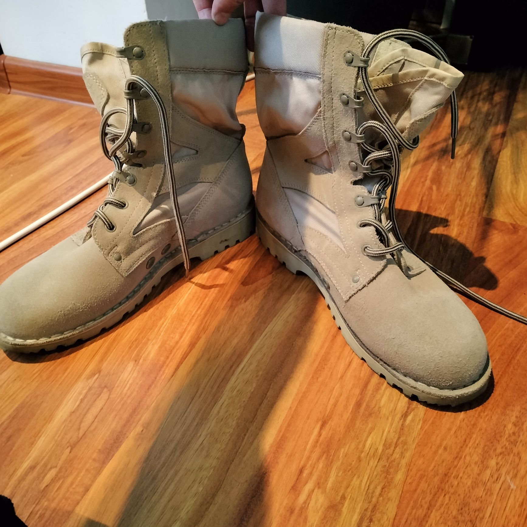 Bocanci militari noi