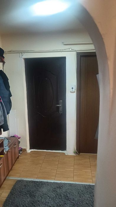 Vand apartament cu 3 camere