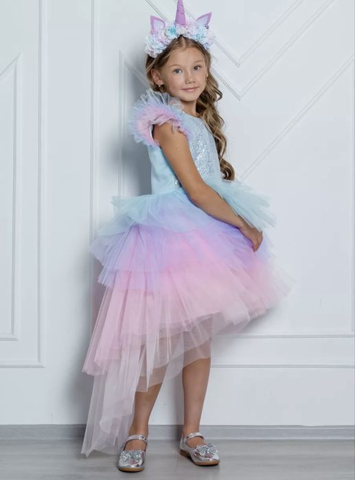 Продам нарядное платье на девочку. Новое. Размер 110.