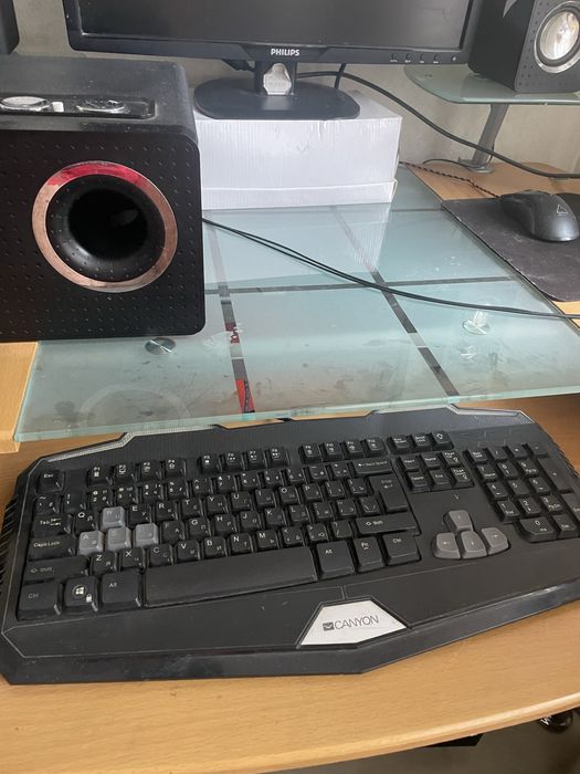 Компютерь и стол