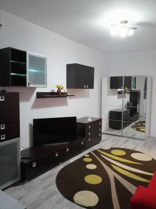 Inchiriez apartament 2 camere decomandat + 1 loc de parcare În Rotar 2