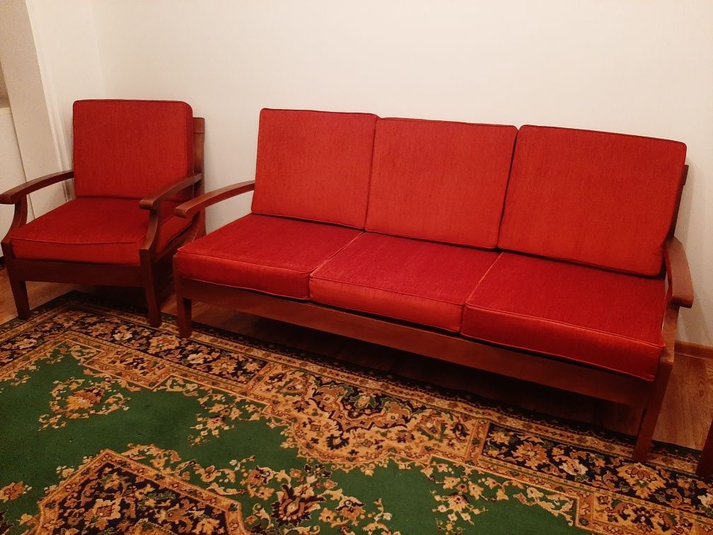 Дубовый диван с креслом