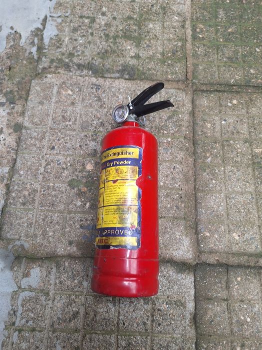 Комплект заверен пожарогасител триъгълник и аптечка