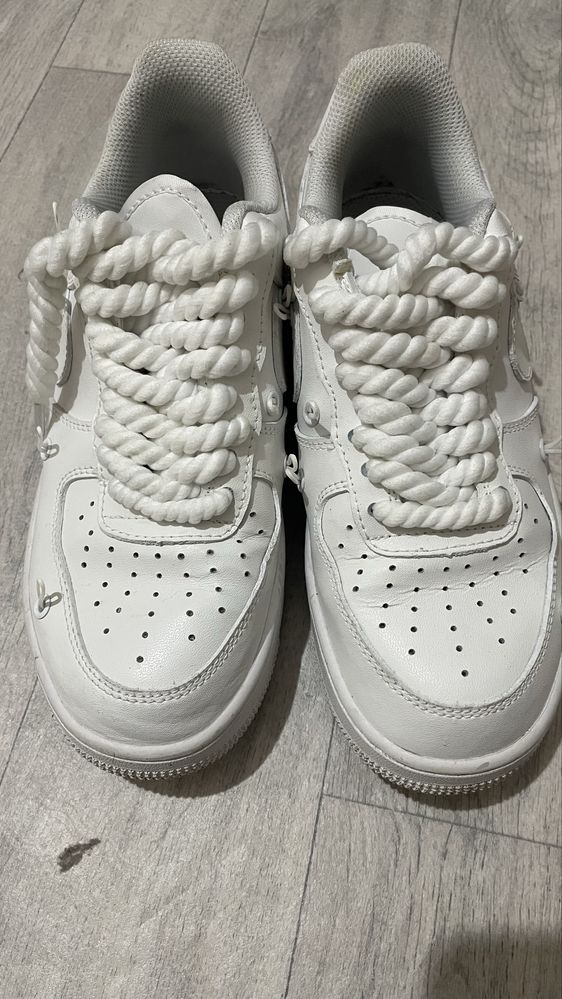 Nike krasovka sotila sifatli